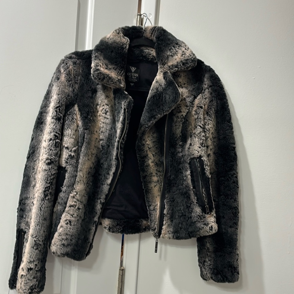 Like new guess jacket very stylish and warm. Size s